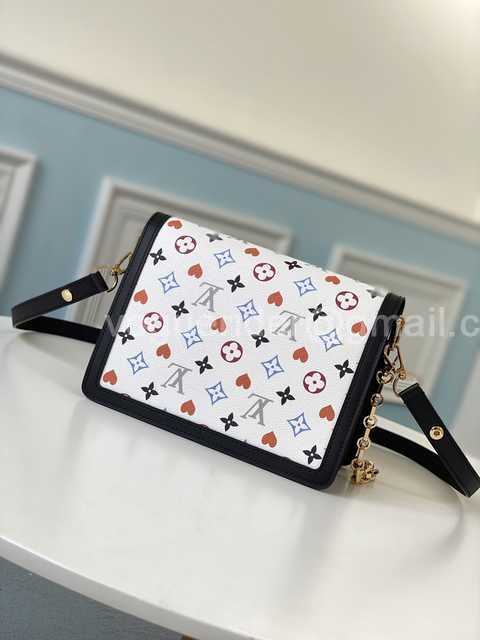 M44391 Dauphine MM 25 M44391 Dauphine MM 25