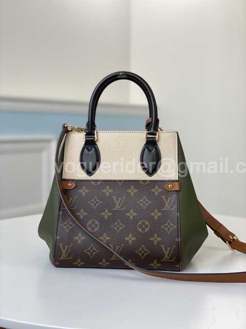 M45388 Fold Tote PM 22