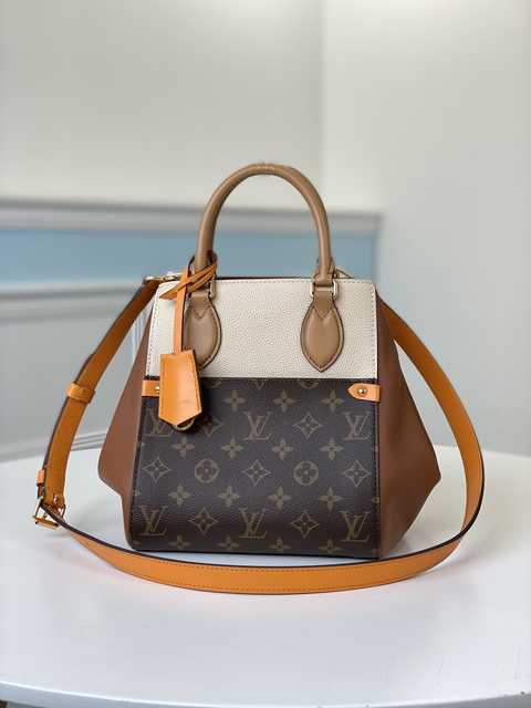 M45376 Fold Tote PM 22