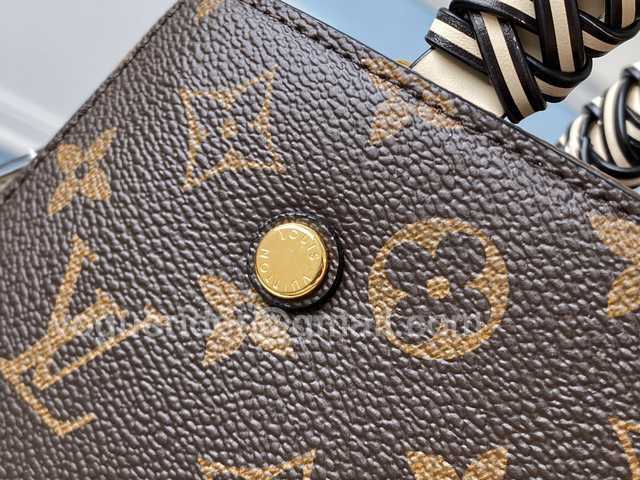 M45311 Montaigne BB 29