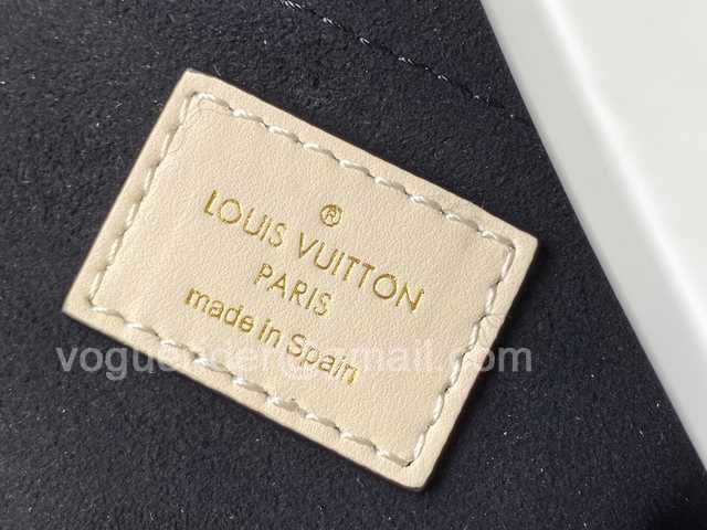 M45311 Montaigne BB 29