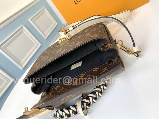 M45152 Pochette Metis 25 M45152 Pochette Metis 25