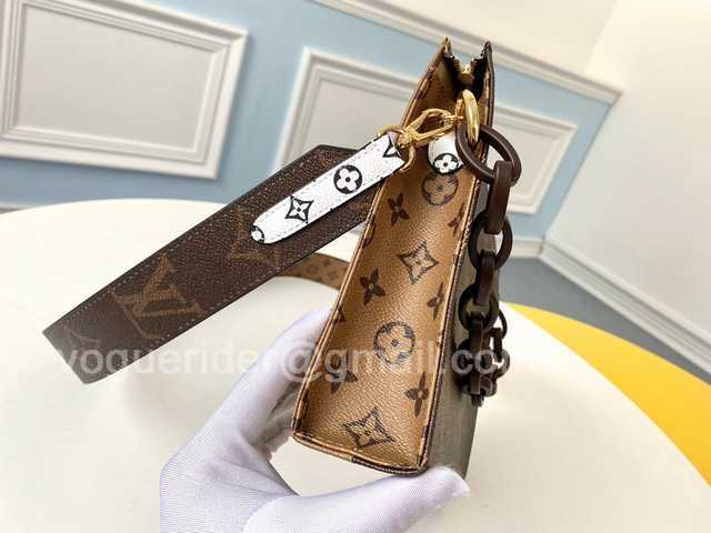 M67692 Toilet Pouch XL 26