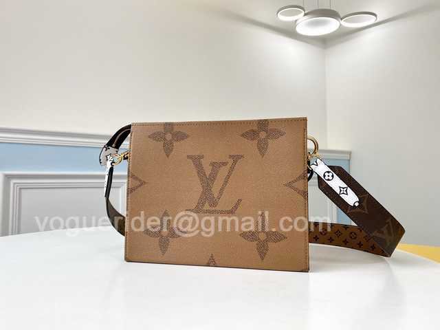 M67692 Toilet Pouch XL 26