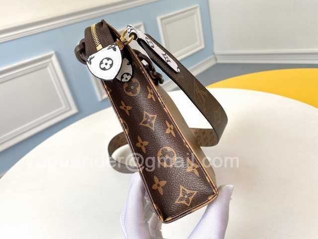 M67692 Toilet Pouch XL 26