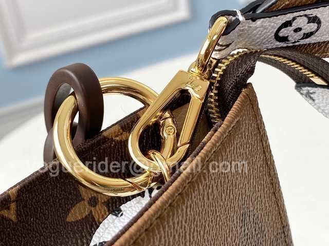 M67692 Toilet Pouch XL 26