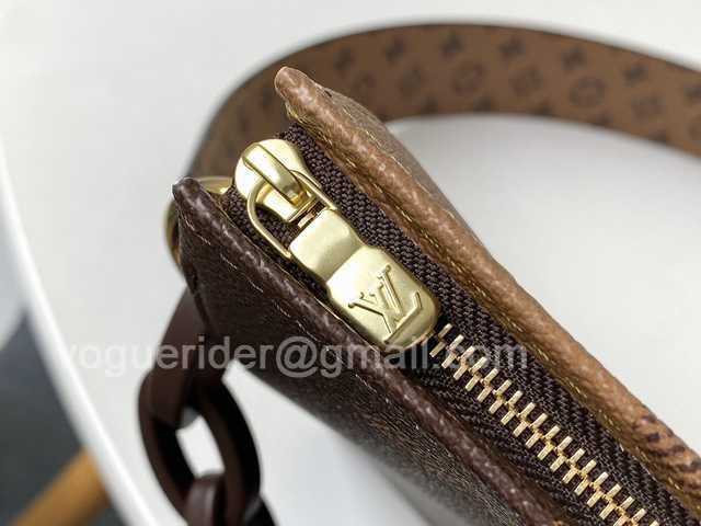 M67692 Toilet Pouch XL 26