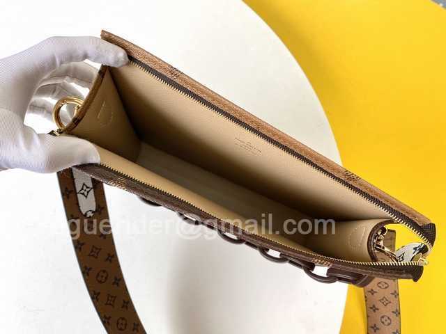 M67692 Toilet Pouch XL 26