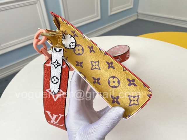 M67692 Toilet Pouch XL 26 M67692 Toilet Pouch XL 26