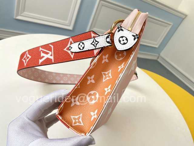 M67692 Toilet Pouch XL 26 M67692 Toilet Pouch XL 26