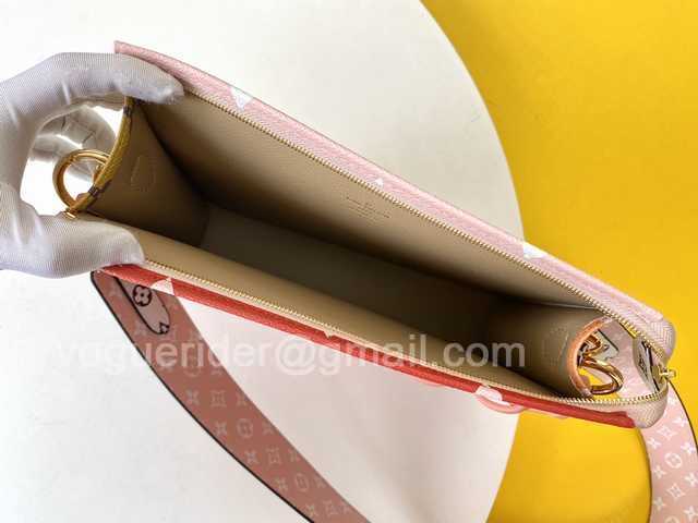 M67692 Toilet Pouch XL 26 M67692 Toilet Pouch XL 26