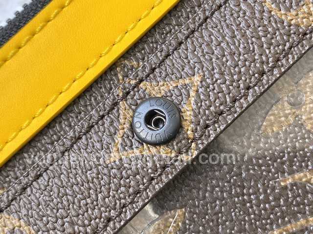 M61115 Triangle Messenger 23 M61115 Triangle Messenger 23