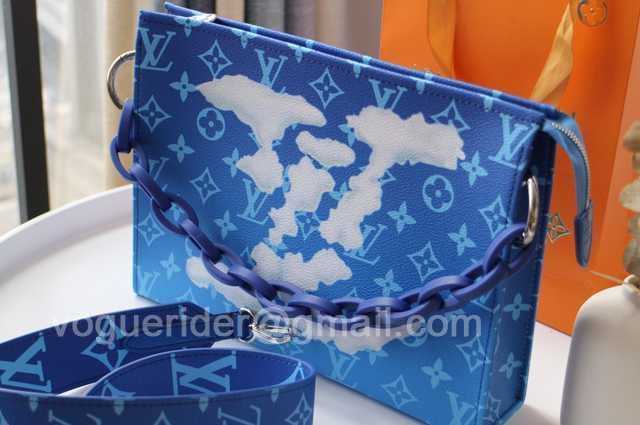 M67692 Toilet Pouch XL 26 M67692 Toilet Pouch XL 26