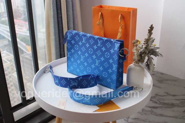 M67692 Toilet Pouch XL 26 M67692 Toilet Pouch XL 26