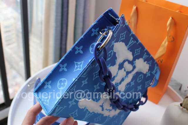 M67692 Toilet Pouch XL 26 M67692 Toilet Pouch XL 26