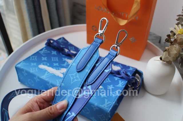 M67692 Toilet Pouch XL 26 M67692 Toilet Pouch XL 26