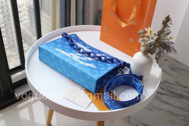 M67692 Toilet Pouch XL 26 M67692 Toilet Pouch XL 26