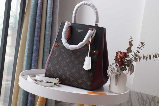 M45409 Fold Tote MM 28