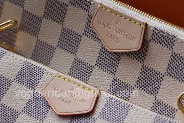 M44813 Multi Pochette Accessories 24