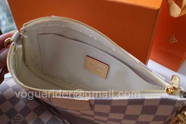 M44813 Multi Pochette Accessories 24