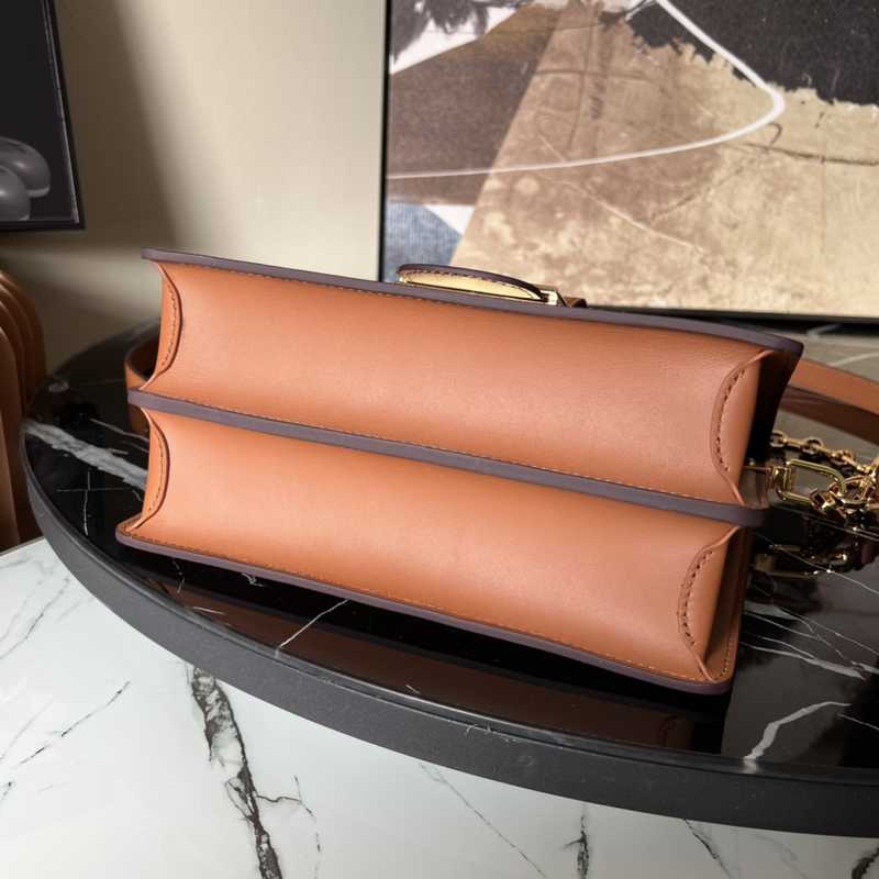 M45958 New Dauphine 25