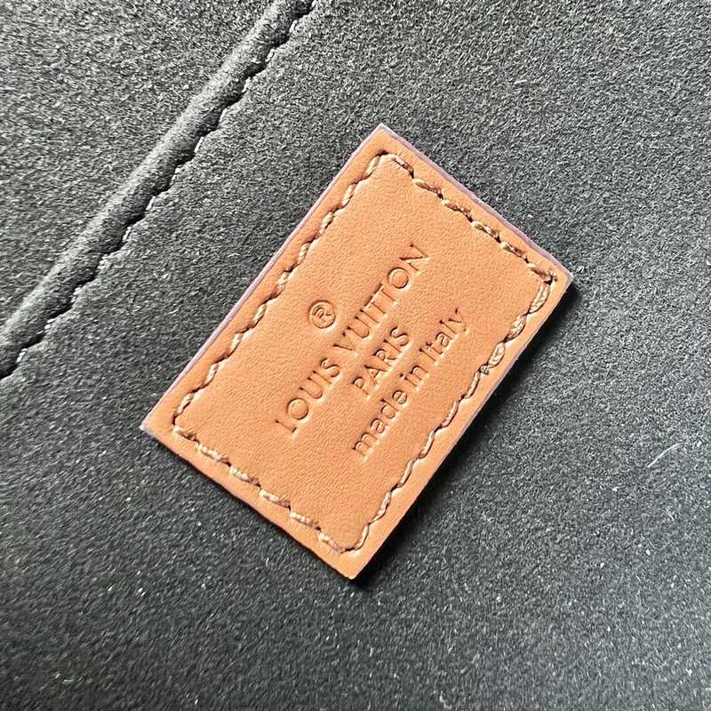 M45958 New Dauphine 25