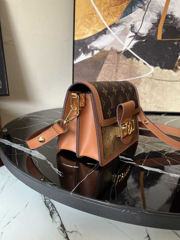 M45959 Dauphine PM 20