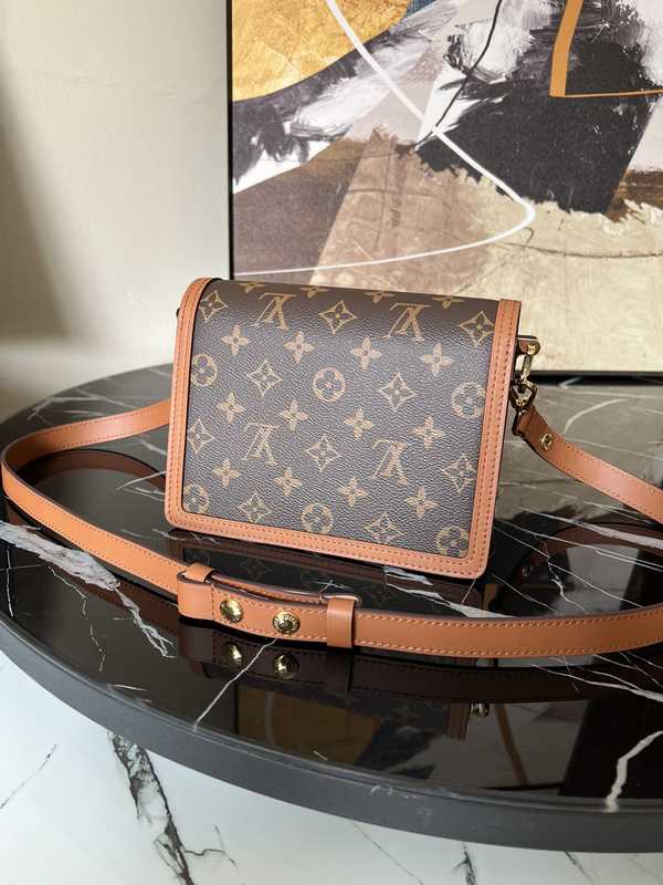 M45959 Dauphine PM 20