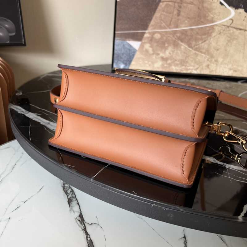 M45959 Dauphine PM 20