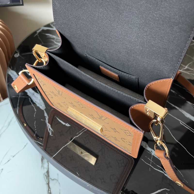 M45959 Dauphine PM 20