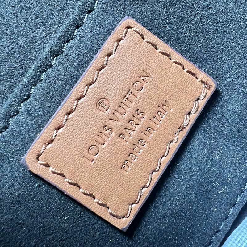 M45959 Dauphine PM 20