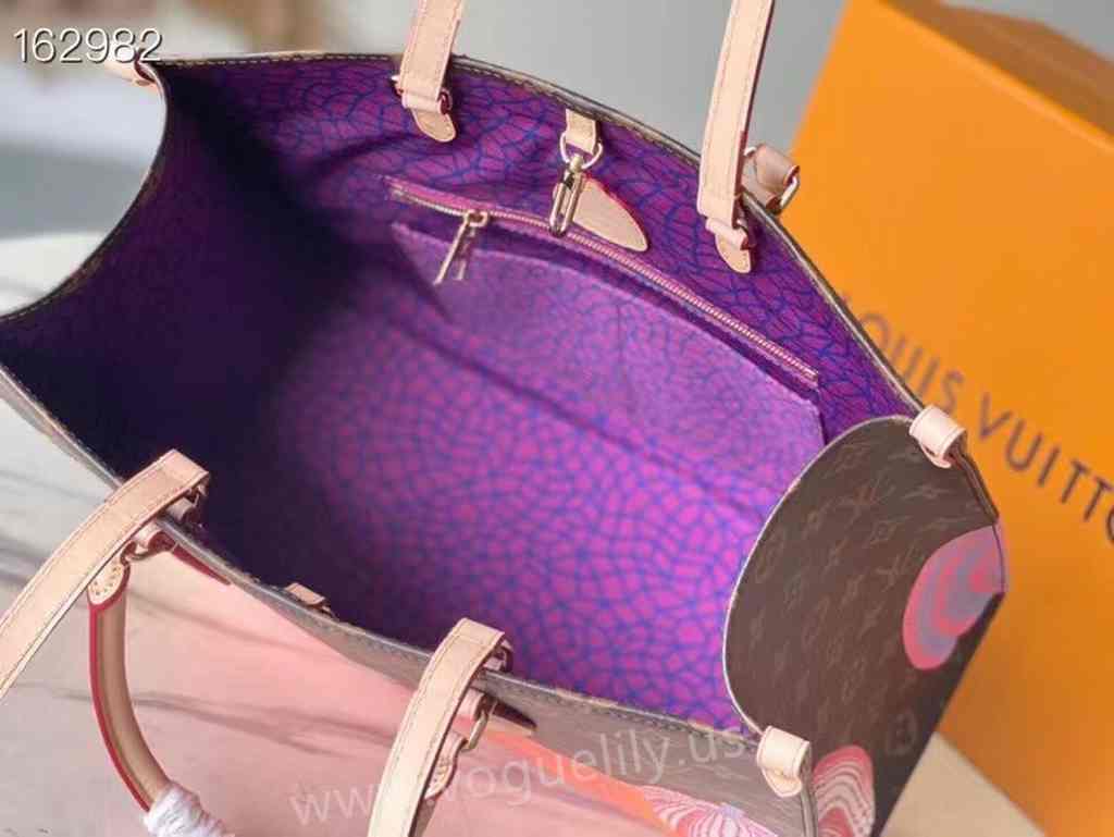 M46466 Lv x YK OnTheGo 35 M46466 Lv x YK OnTheGo 35