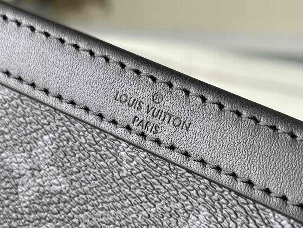 M81124 Gaston Wearable Wallet 22