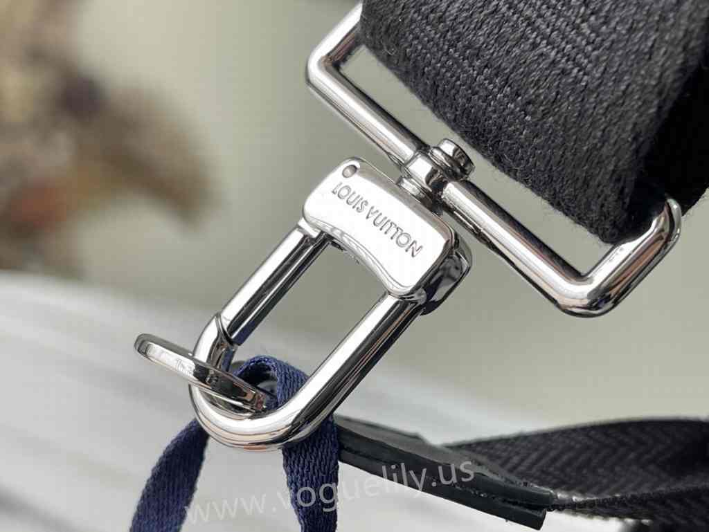 M81124 Gaston Wearable Wallet 22