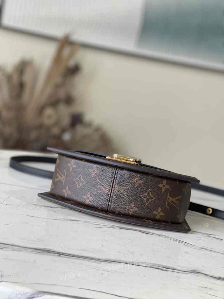 M46548 Tilsitt 24 M46548 Tilsitt 24