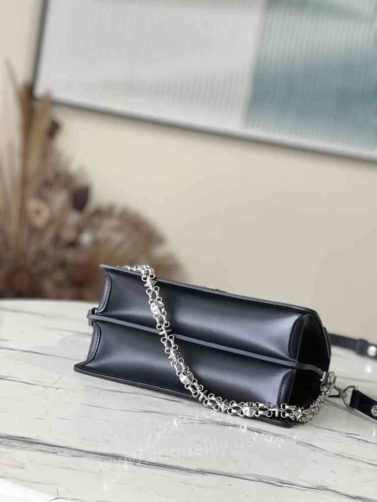 M21458 Dauphine MM 25