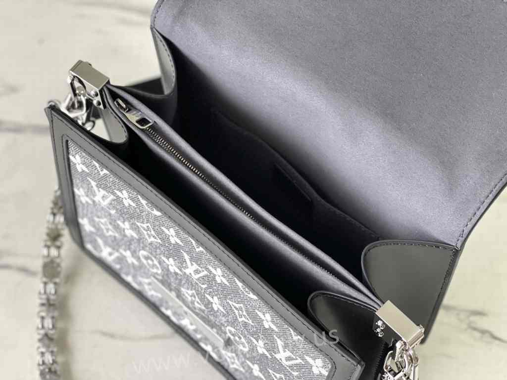 M21458 Dauphine MM 25