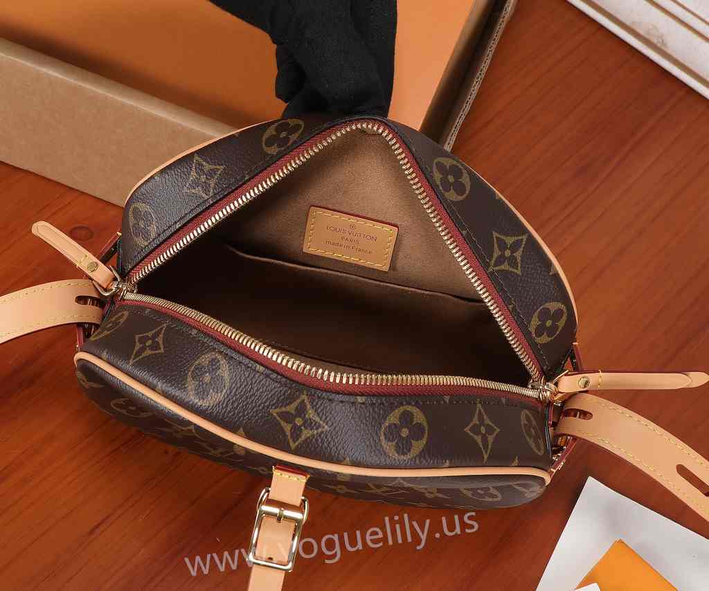 M45647 Boite Chapeau Souple 22