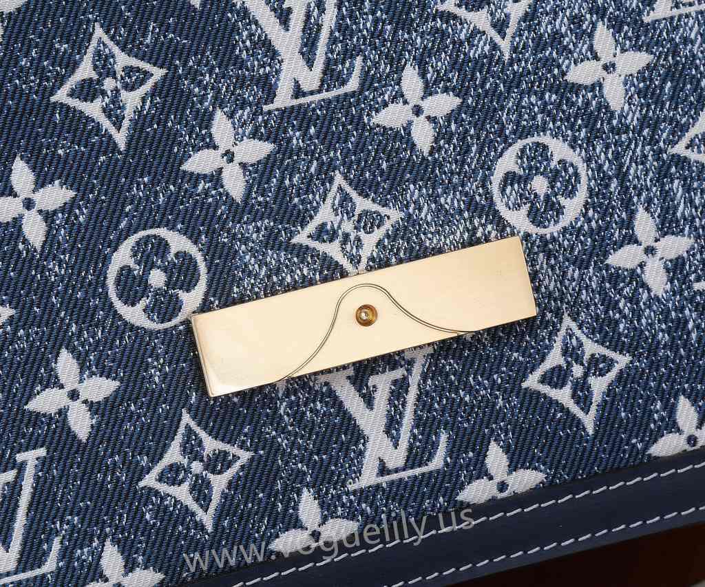 M59631 Dauphine MM 25