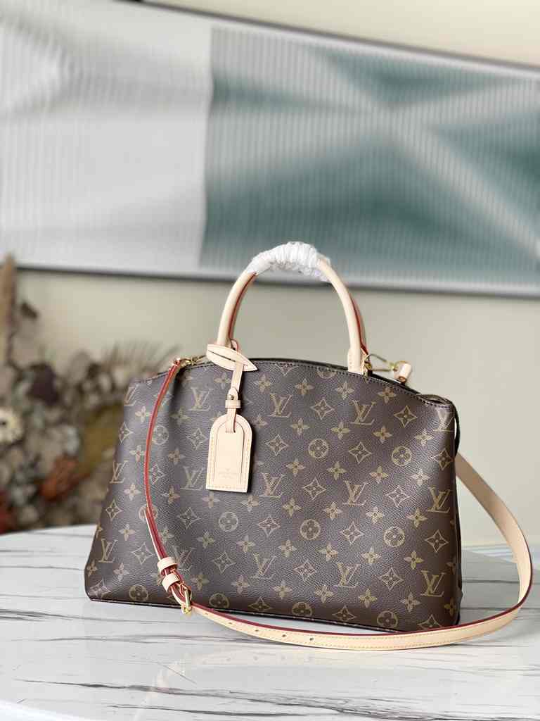 M45898 Grand Palais 34