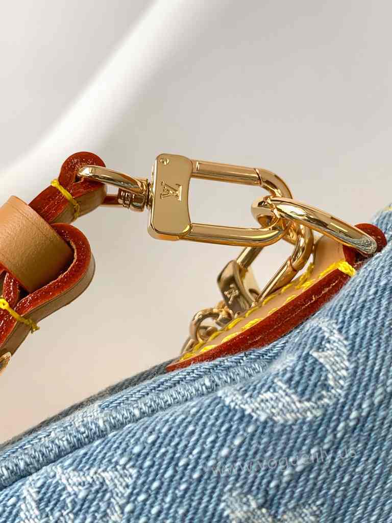 M83532 Liv Pochette 24