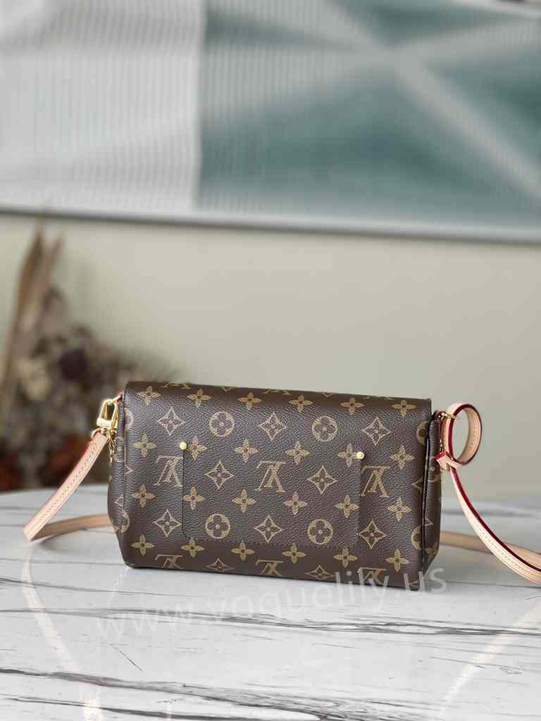M40718 Pochette Favorite 28