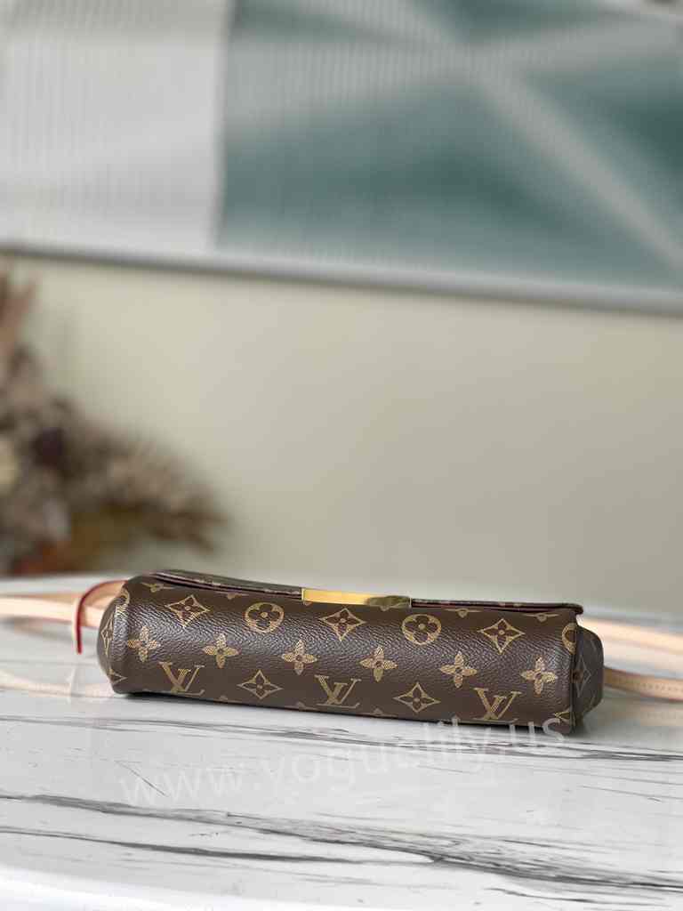 M40718 Pochette Favorite 28