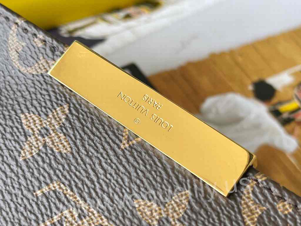 M40718 Pochette Favorite 28