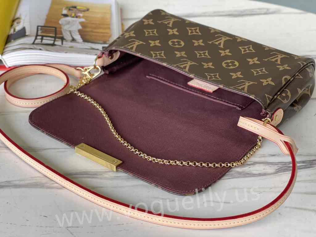 M40718 Pochette Favorite 28
