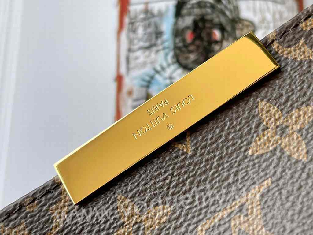 M40717 Pochette Favorite 24 M40717 Pochette Favorite 24