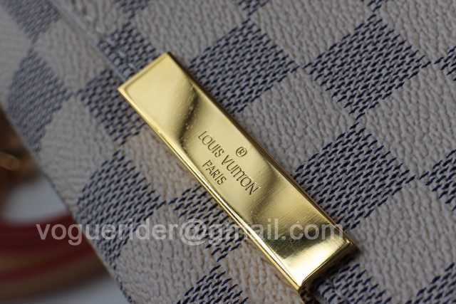 M40717 Pochette Favorite 24