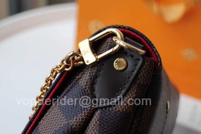 M40718 Pochette Favorite 28