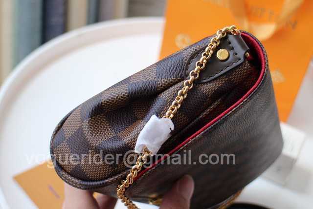 M40718 Pochette Favorite 28