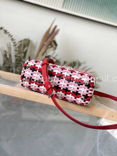 M48865 Capucines BB 27 M48865 Capucines BB 27